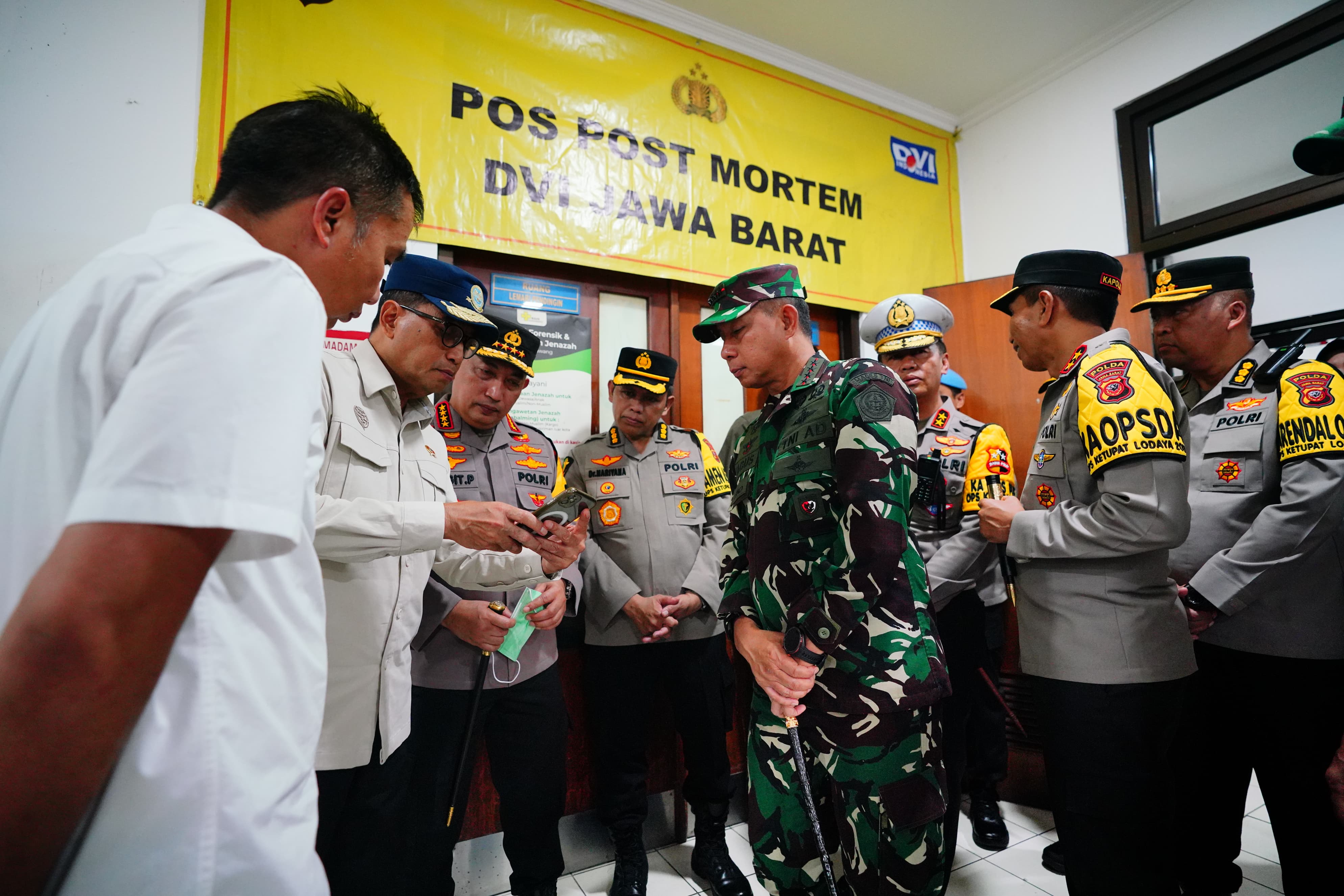 Kapolri pastikan beri pelayanan terbaik bagi keluarga korban kecelakaan Tol Cikampek Kapolri pastikan beri pelayanan terbaik bagi keluarga korban kecelakaan Tol Cikampek