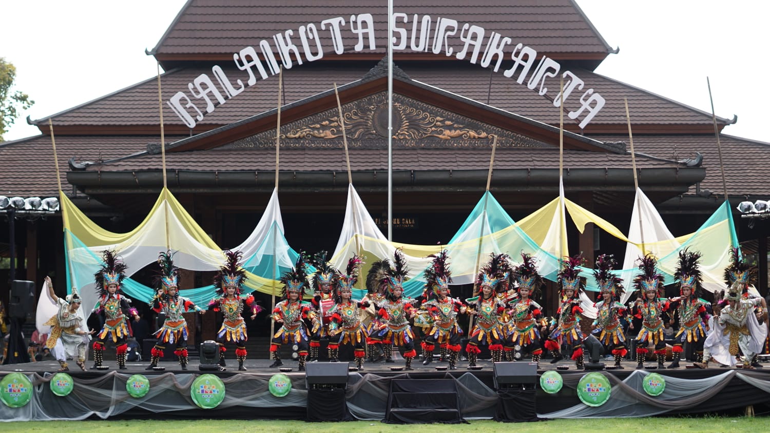 Semarak pesta seni budaya dan tari kolosal di ajang Solo Menari 2024