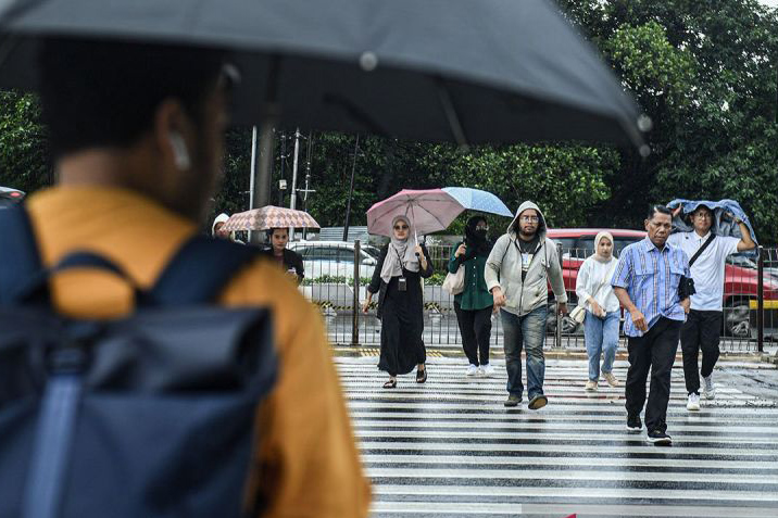 Sebagian Jakarta diguyur hujan pada Minggu sore dan malam hari Sebagian Jakarta diguyur hujan pada Minggu sore dan malam hari