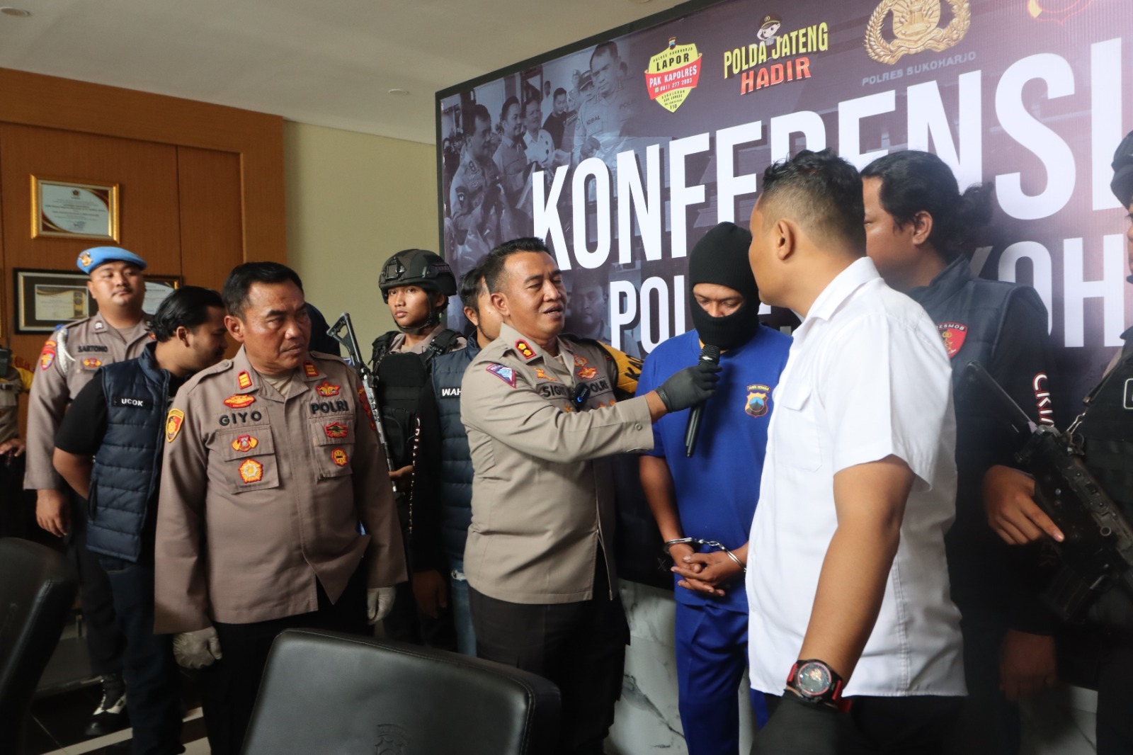 Pelaku penusukan sopir bus BST di Kartasura menyerahkan diri Pelaku penusukan sopir bus BST di Kartasura menyerahkan diri