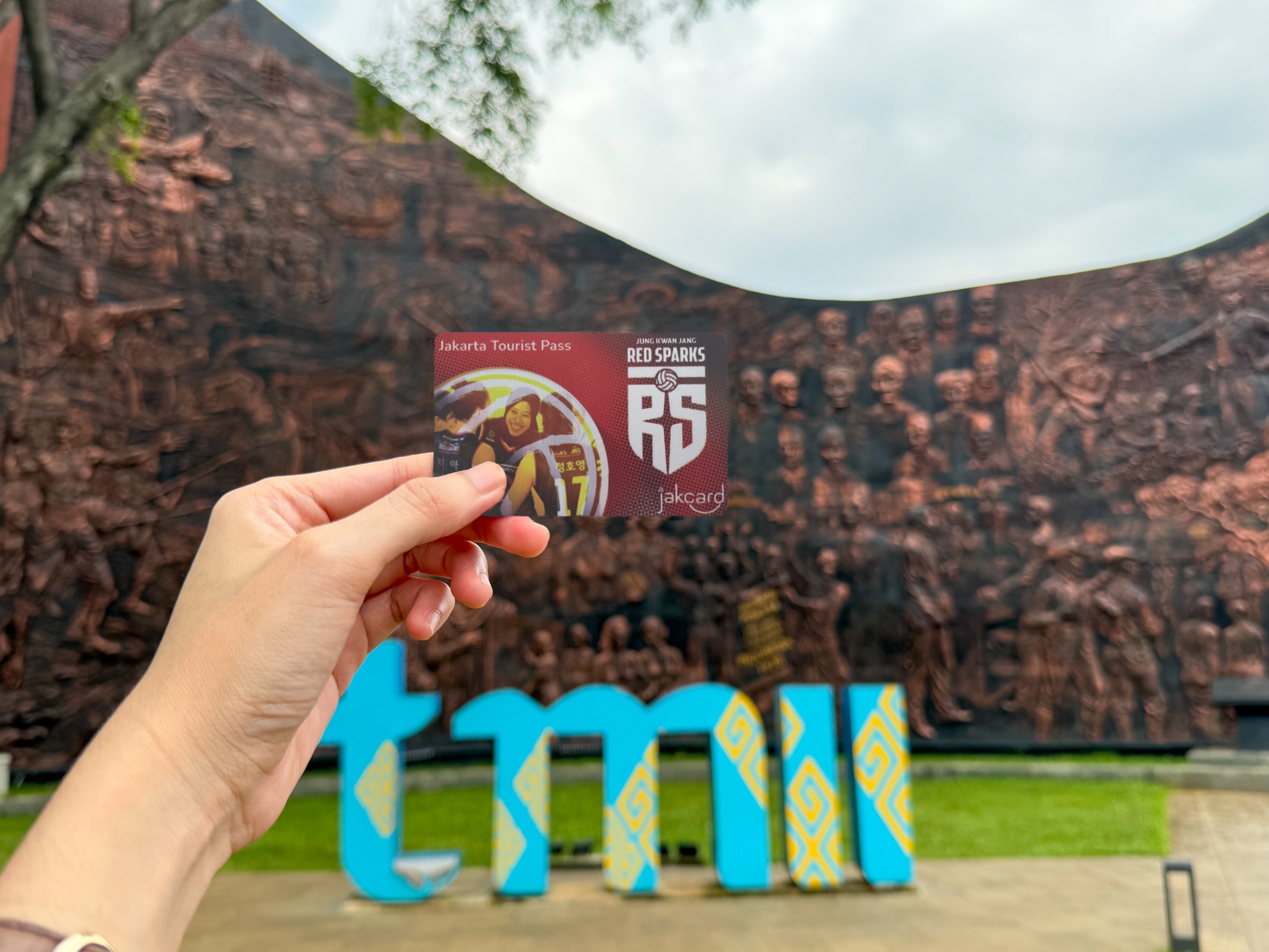 Bank DKI kenalkan Jakarta Tourist Pass kepada tim bola voli Red Sparks Bank DKI kenalkan Jakarta Tourist Pass kepada tim bola voli Red Sparks