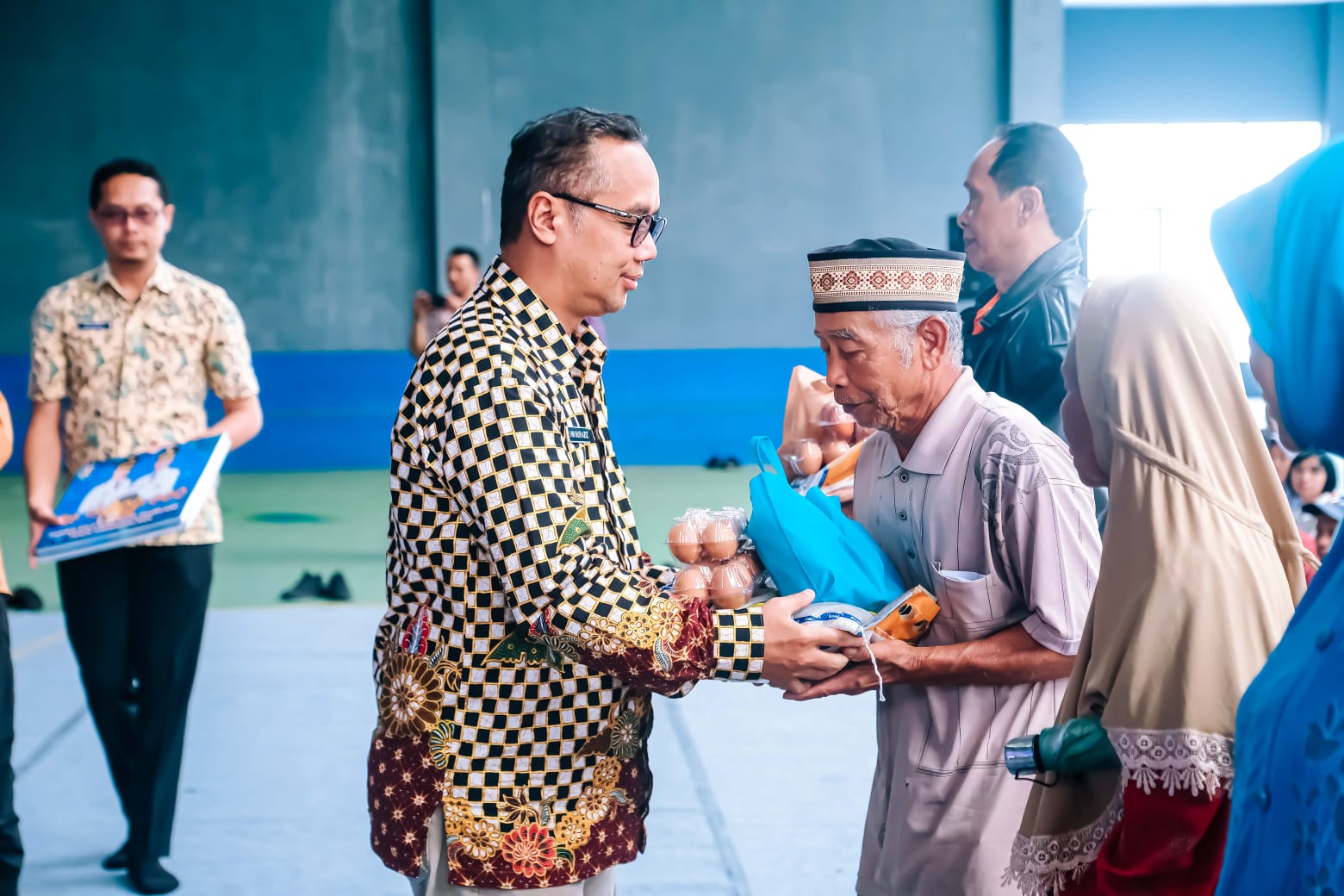 Pemkot Magelang bagikan bantuan permakanan bagi ribuan warga lansia Pemkot Magelang bagikan bantuan permakanan bagi ribuan warga lansia