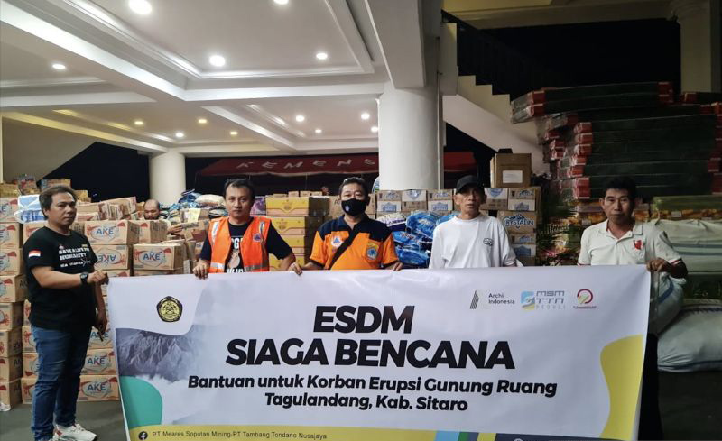 Warga terdampak Gunung Ruang dapat bantuan logistik dari Kemen ESDM Warga terdampak Gunung Ruang dapat bantuan logistik dari Kemen ESDM