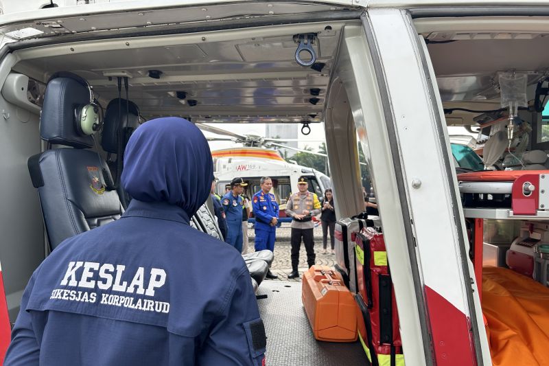 Polri kerahkan dua helikopter ambulans bantu penanganan mudik Polri kerahkan dua helikopter ambulans bantu penanganan mudik