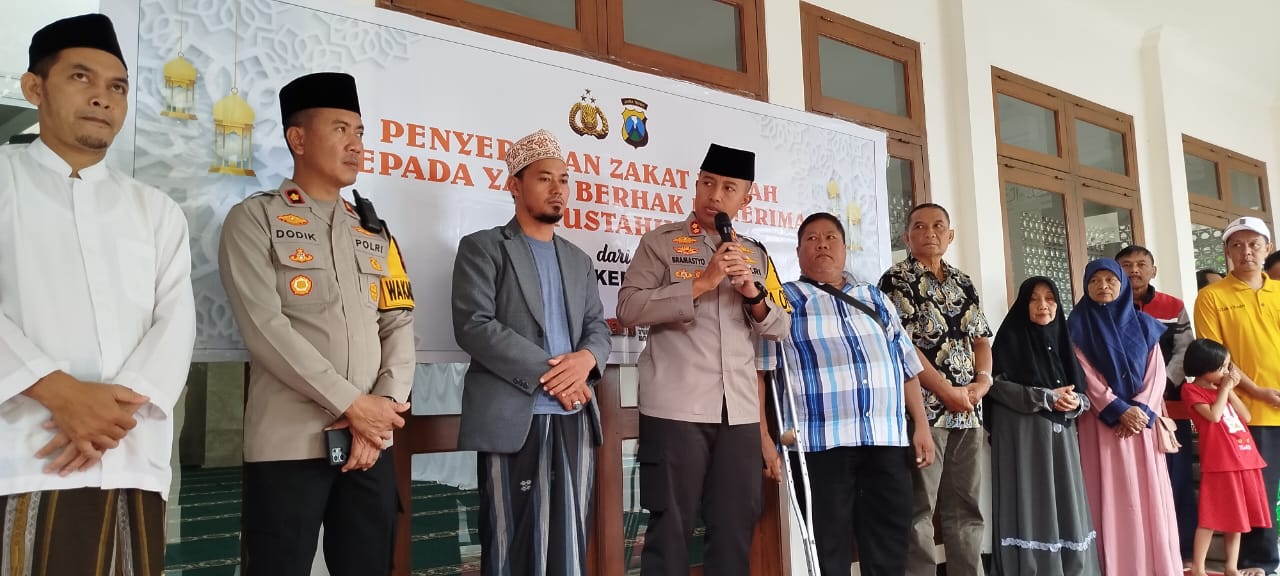 Polres Kediri Kota salurkan zakat kepada belasan Yayasan Bantu Sesama 
