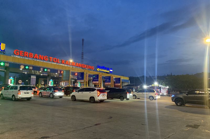 Arus balik di Gerbang Tol Kalikangkung belum signifikan Arus balik di Gerbang Tol Kalikangkung belum signifikan