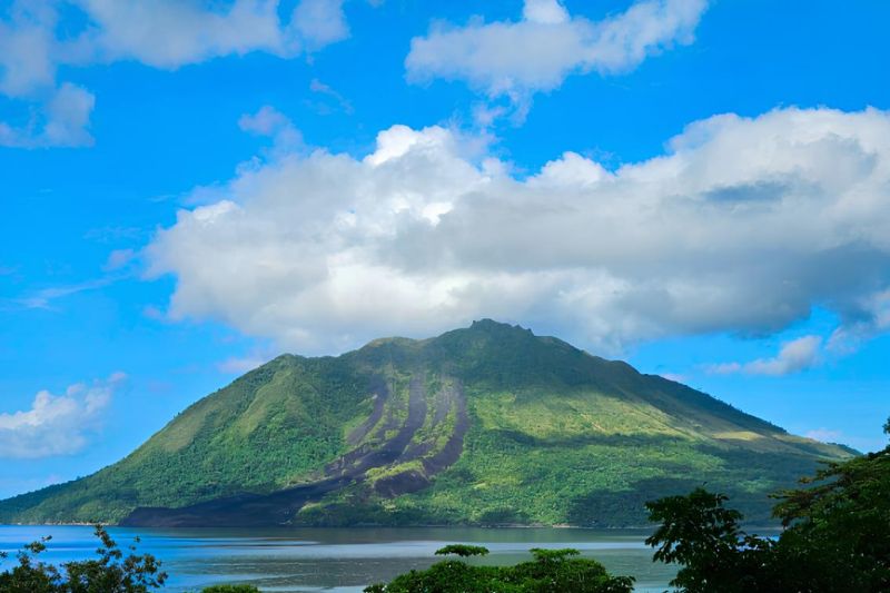 PVMBG sebut gempa bumi tektonik memicu pergolakan vulkanik di Gunung Ruang PVMBG sebut gempa bumi tektonik memicu pergolakan vulkanik di Gunung Ruang