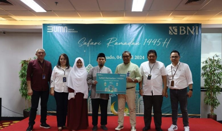 BNI serahkan 4.600 paket sembako dalam Safari Ramadan 2024 BNI serahkan 4.600 paket sembako dalam Safari Ramadan 2024