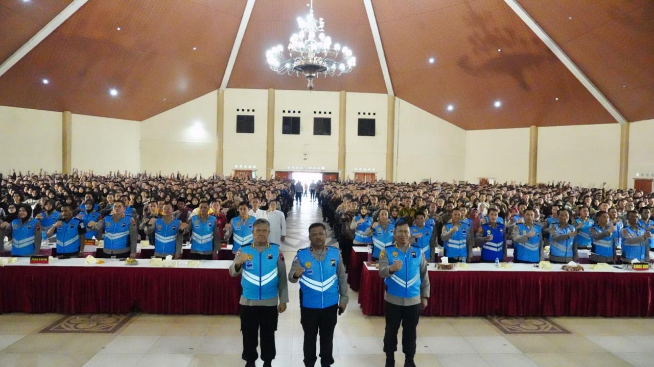 Waka Polda Jateng ingatkan jangan percaya oknum janjikan meluluskan dengan imbalan biaya Waka Polda Jateng ingatkan jangan percaya oknum janjikan meluluskan dengan imbalan biaya