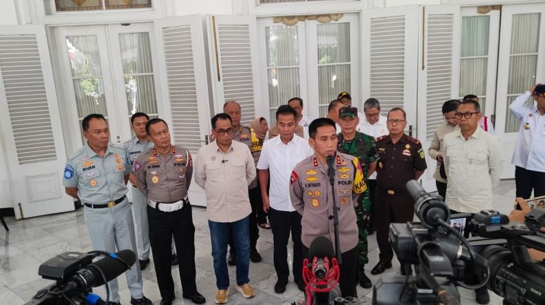 Kapolda Jabar minta pastikan kelayakan jalan bus wisata di musim mudik Kapolda Jabar minta pastikan kelayakan jalan bus wisata di musim mudik