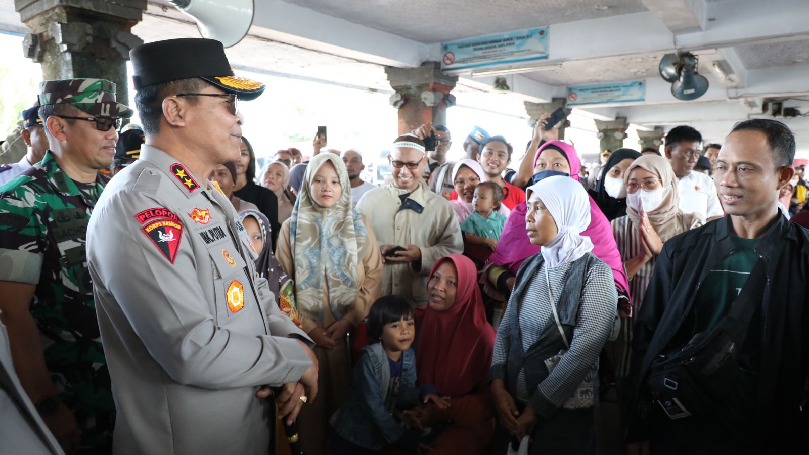 Kapolda Bali berangkatkan 15 bus Program Mudik Gratis Lebaran Idul Fitri 2024 Kapolda Bali berangkatkan 15 bus Program Mudik Gratis Lebaran Idul Fitri 2024