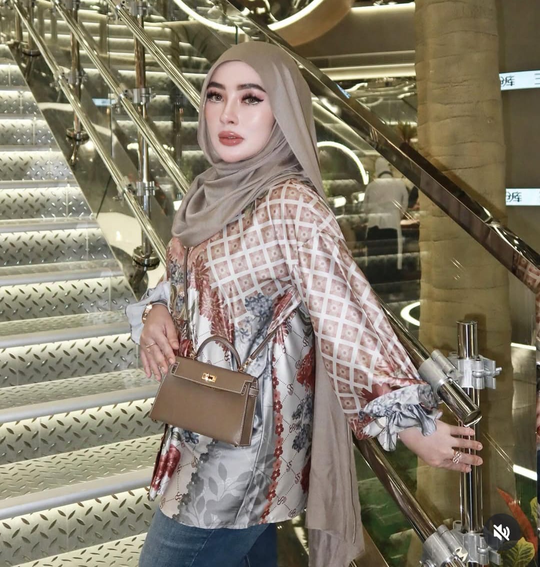 Para sahabat dukung Shella Saukia bongkar sosok pemeras para pemilik brand skincare