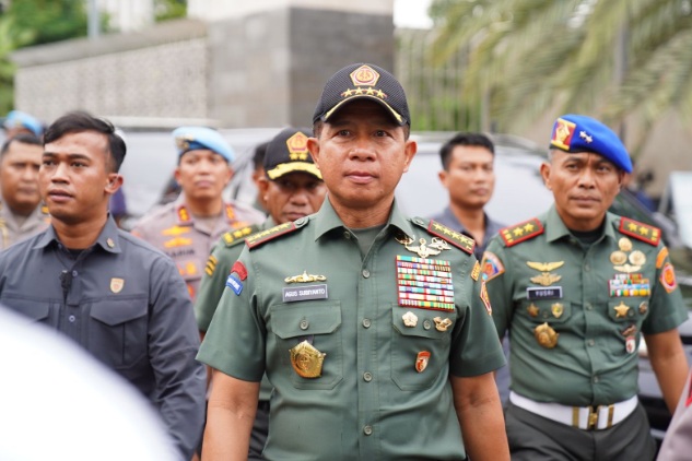 Panglima TNI dan Kapolri tinjau kesiapan Pelabuhan Merak sambut Nataru Panglima TNI dan Kapolri tinjau kesiapan Pelabuhan Merak sambut Nataru