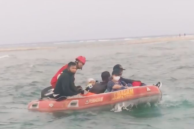 Dishub hentikan angkutan ke Kepulauan Seribu akibat cuaca buruk Dishub hentikan angkutan ke Kepulauan Seribu akibat cuaca buruk
