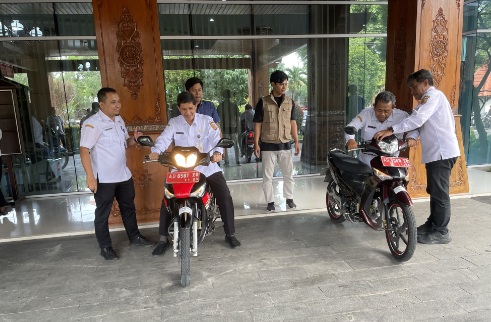 Pemkab Sukoharjo ujicoba konversi sepeda motor dinas BBM ke listrik Pemkab Sukoharjo ujicoba konversi sepeda motor dinas BBM ke listrik
