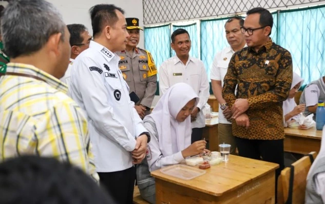 Wamendagri: Makan Bergizi Gratis mulai dijalankan pada Januari 2025 Wamendagri: Makan Bergizi Gratis mulai dijalankan pada Januari 2025