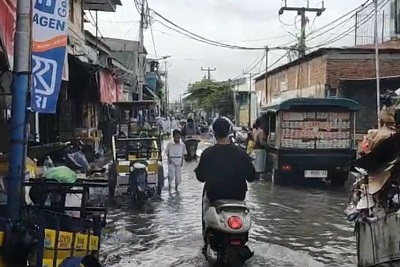 Hari ini sejumlah lokasi di Jakarta Utara terendam banjir rob Hari ini sejumlah lokasi di Jakarta Utara terendam banjir rob