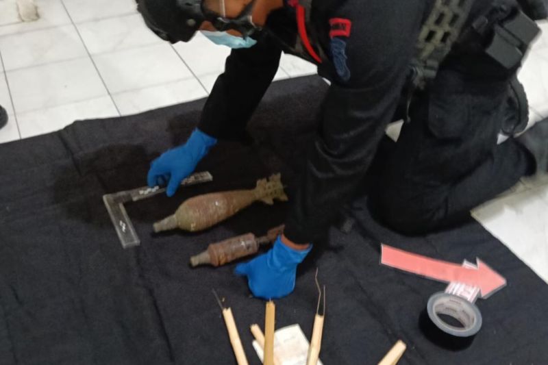 Polisi amankan dua benda diduga mortir di Cilandak