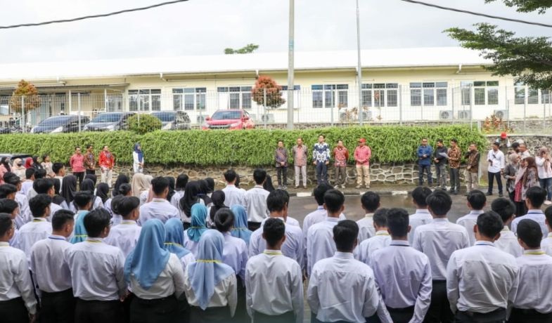 Wamendiktisaintek lepas keberangkatan mahasiswa vokasi UMM ke Jepang Wamendiktisaintek lepas keberangkatan mahasiswa vokasi UMM ke Jepang