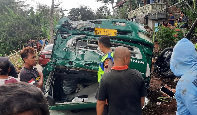 Truk terguling, 1 korban meninggal di jalur Salatiga-Suruh Truk terguling, 1 korban meninggal di jalur Salatiga-Suruh