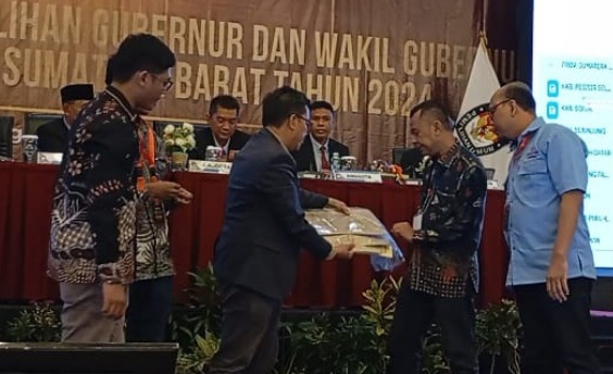 KPU Sumbar gelar rapat pleno rekapitulasi hasil penghitungan Pilgub Sumbar KPU Sumbar gelar rapat pleno rekapitulasi hasil penghitungan Pilgub Sumbar