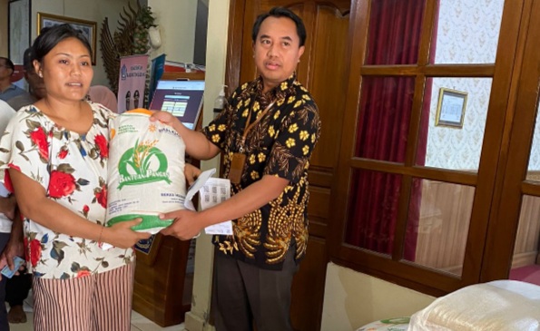 Bulog Bali salurkan bantuan pangan tahap ke-3 periode Desember 2024