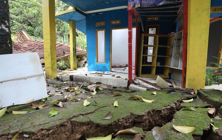 242 warga tiga desa di Cianjur korban pergerakan tanah segera dipindah 242 warga tiga desa di Cianjur korban pergerakan tanah segera dipindah