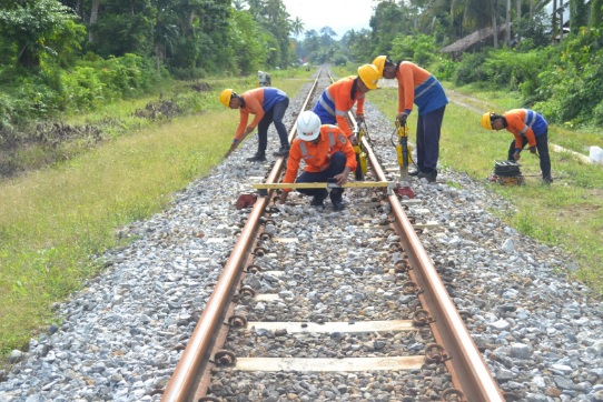 Hadapi musim hujan, KAI Divre II Sumbar tingkatkan pengawasan jalur KA Hadapi musim hujan, KAI Divre II Sumbar tingkatkan pengawasan jalur KA