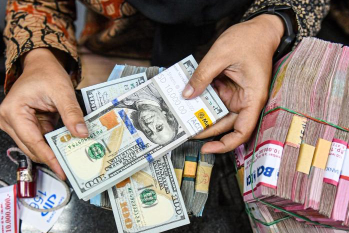 Rupiah Kamis meningkat 21 poin menjadi Rp15.916 per dolar AS Rupiah Kamis meningkat 21 poin menjadi Rp15.916 per dolar AS