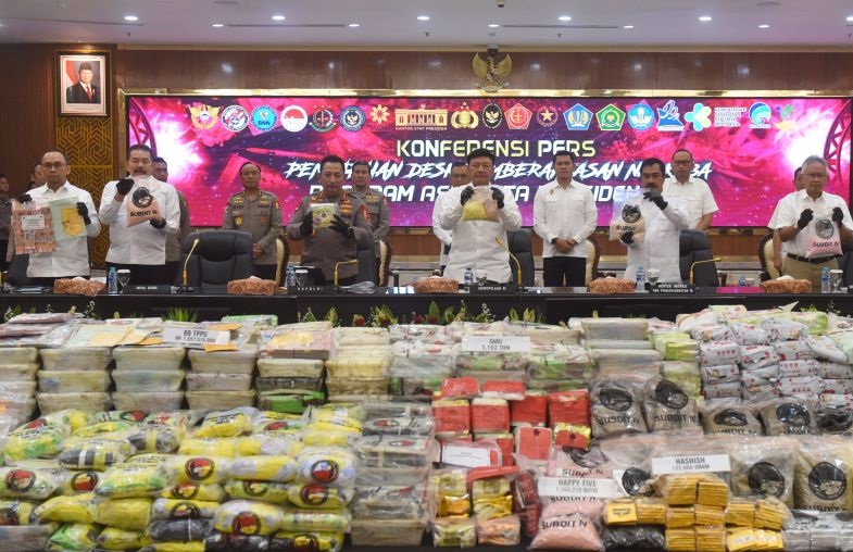 302 napi pengendali narkoba dari lapas dipindahkan ke Nusakambangan 302 napi pengendali narkoba dari lapas dipindahkan ke Nusakambangan