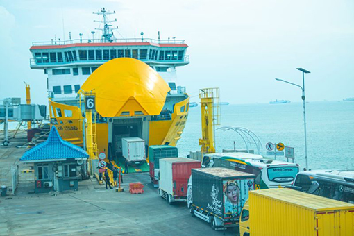 Penyeberangan Merak menuju Bakauheni saat liburan berjalan lancar Penyeberangan Merak menuju Bakauheni saat liburan berjalan lancar