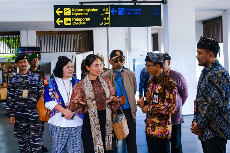 Wamenpar pastikan kesiapan bandara Banyuwangi jelang libur akhir tahun Wamenpar pastikan kesiapan bandara Banyuwangi jelang libur akhir tahun