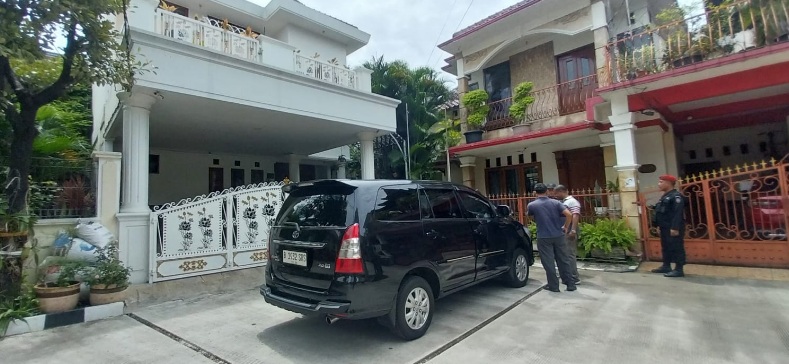 Rumah Hasto Kristiyanto sepi usai KPK tetapkan status tersangka kasus suap Rumah Hasto Kristiyanto sepi usai KPK tetapkan status tersangka kasus suap