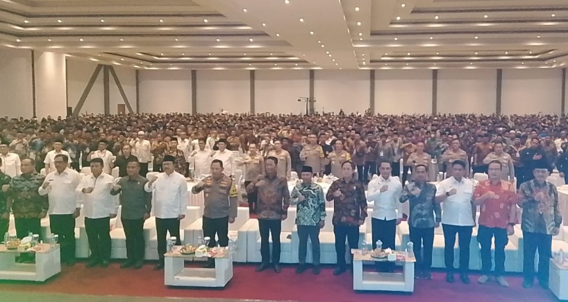 Ribuan anggota Jamaah Islamiyah deklarasi kembali ke pangkuan NKRI Ribuan anggota Jamaah Islamiyah deklarasi kembali ke pangkuan NKRI