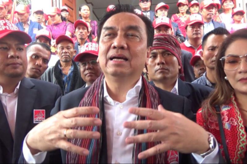 Effendi Simbolon dipecat PDIP karena dukung RK pada Pilkada Jakarta Effendi Simbolon dipecat PDIP karena dukung RK pada Pilkada Jakarta