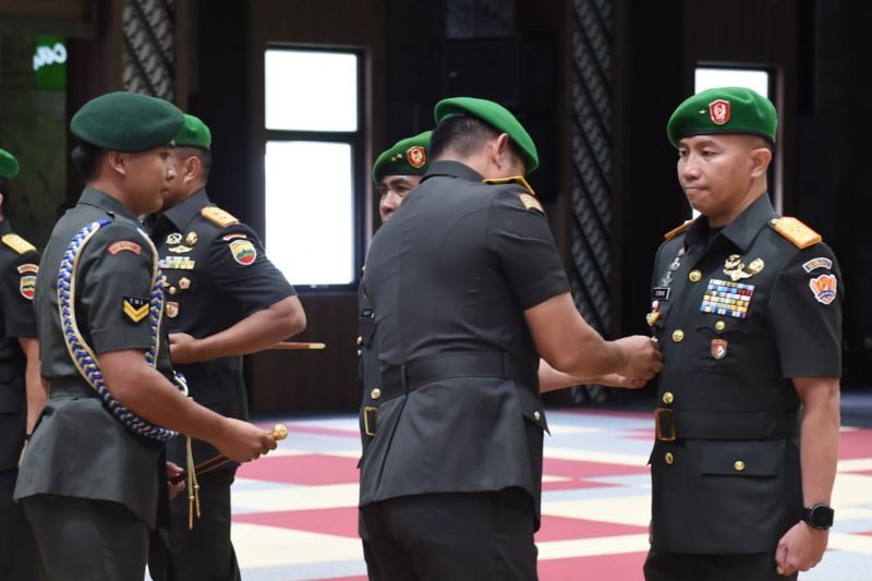 KSAD pimpin sertijab mantan Karo Humas Kemenhan jadi Danseskoad KSAD pimpin sertijab mantan Karo Humas Kemenhan jadi Danseskoad