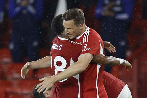 Nottingham naik ke posisi kedua setelah tundukkan Everton 2-0