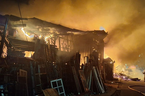 Rumah dan gudang di Koja ludes terbakar pada Sabtu dinihari