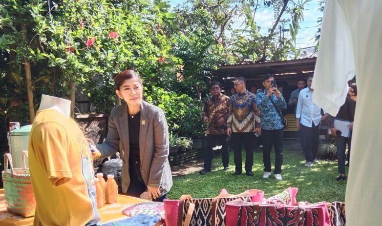 Menkomdigi minta UMKM di Kampung Cyber manfaatkan AI agar naik kelas