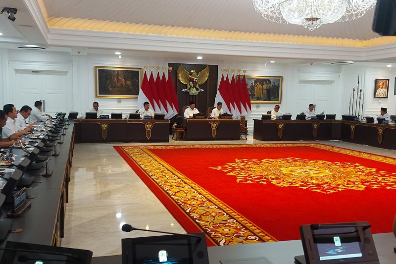 Presiden Prabowo pimpin rapat persiapan Nataru Presiden Prabowo pimpin rapat persiapan Nataru