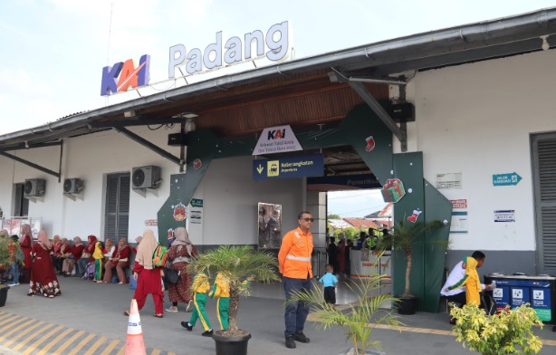 Libur Nataru, KAI Divre II Sumbar prediksi penumpang kereta api meningkat Libur Nataru, KAI Divre II Sumbar prediksi penumpang kereta api meningkat
