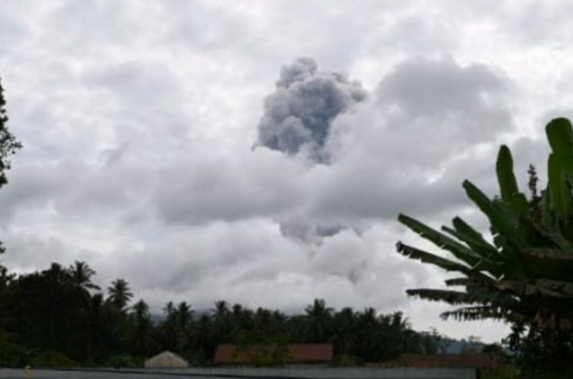 Gunung Dukono Halmahera Utara tercatat 406 kali letusan