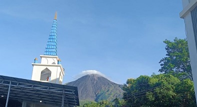 Badan Geologi rekam 35 kali gempa embusan Gunung Karangetang di Sitaro Badan Geologi rekam 35 kali gempa embusan Gunung Karangetang di Sitaro