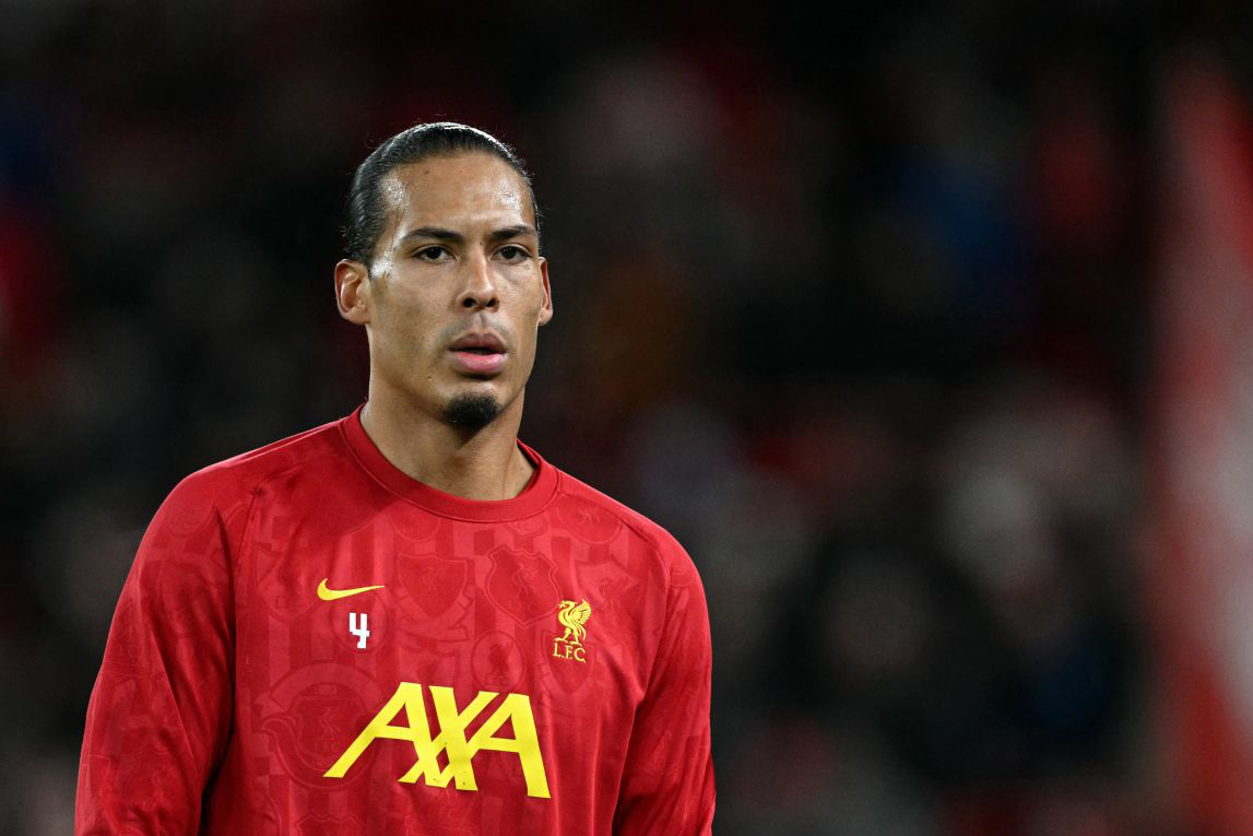 Van Dijk terpilih sebagai pemain terbaik empat kali, lampaui Ronaldinho Van Dijk terpilih sebagai pemain terbaik empat kali, lampaui Ronaldinho