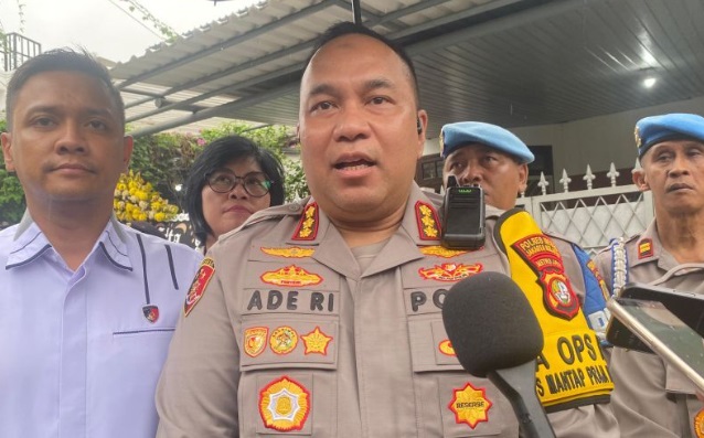 Polisi periksa ibu korban kasus anak bunuh ayah-nenek di Jaksel Polisi periksa ibu korban kasus anak bunuh ayah-nenek di Jaksel