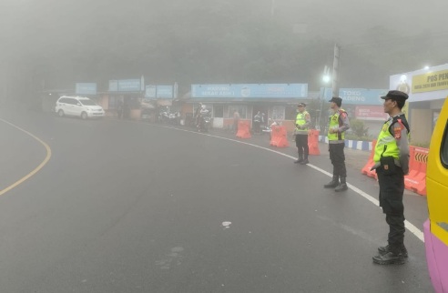 Kendaraan mengarah Puncak, Cipanas dan Cianjur dialihkan ke Jonggol dan Sukabumi Kendaraan mengarah Puncak, Cipanas dan Cianjur dialihkan ke Jonggol dan Sukabumi