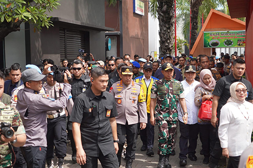 Panglima TNI tinjau arus mudik nataru di Tol Jakarta-Cikampek Panglima TNI tinjau arus mudik nataru di Tol Jakarta-Cikampek