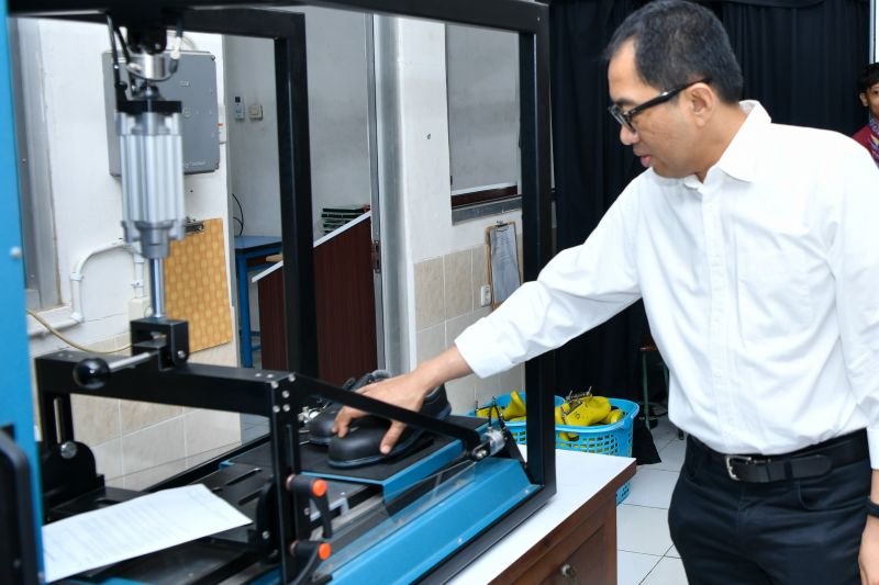 Wamenperin sebut sektor perindustrian harus tumbuh hingga 8,6 persen Wamenperin sebut sektor perindustrian harus tumbuh hingga 8,6 persen