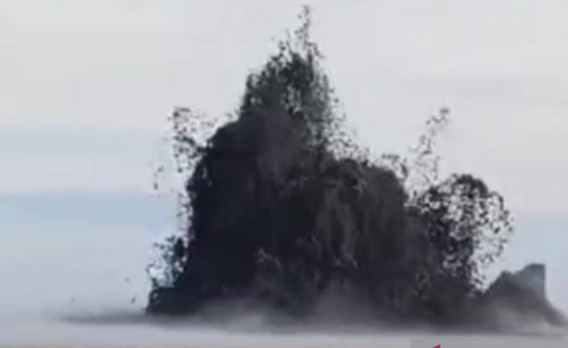 Kawah Kesongo Blora kembali semburkan lumpur hingga 20 meter Kawah Kesongo Blora kembali semburkan lumpur hingga 20 meter