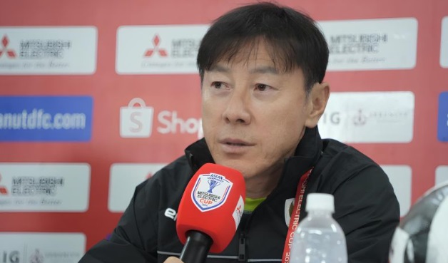 Shin Tae-yong meminta dukungan penuh suporter di Stadion Manahan Shin Tae-yong meminta dukungan penuh suporter di Stadion Manahan
